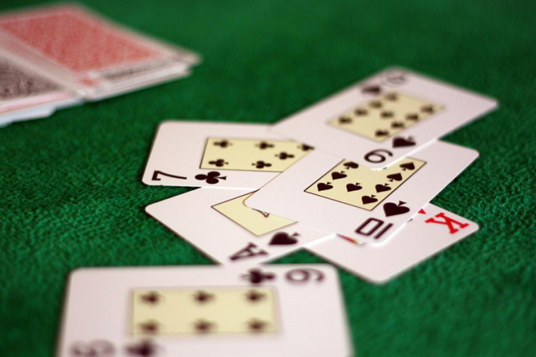 Chơi Poker với nhiều chiến lược dành điểm thưởng cao - Hình 1