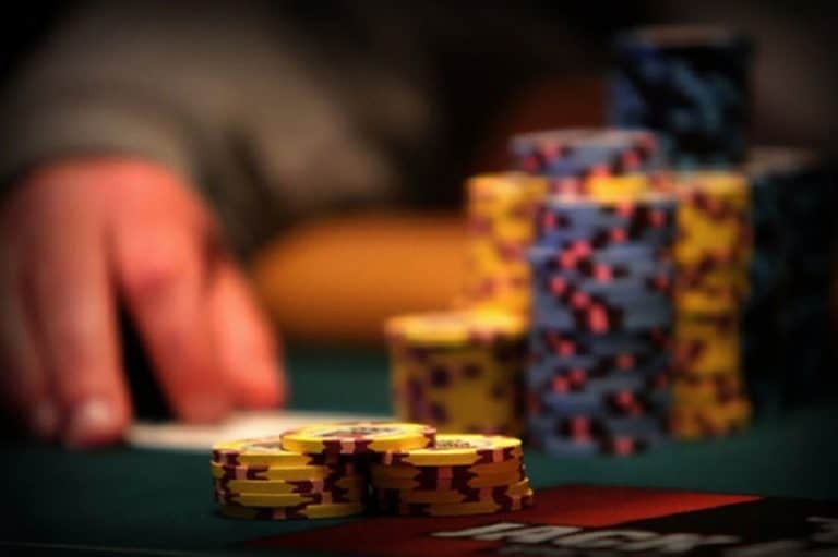 Cách chơi Poker trực tuyến hái ra tiền