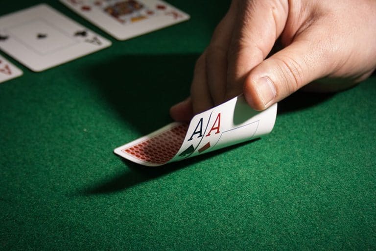 Những cách nhận biết chân dung người chơi Poker kém cỏi
