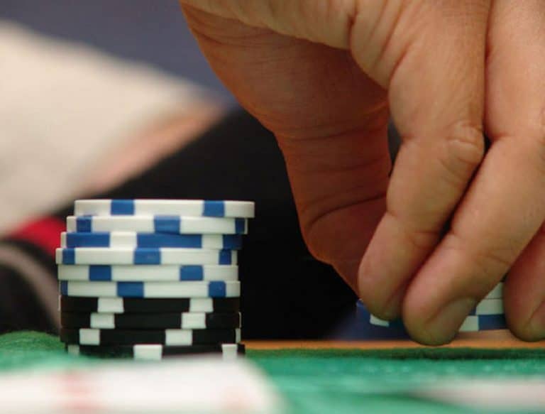 Cách tiếp cận khôn ngoan khi chơi Poker online