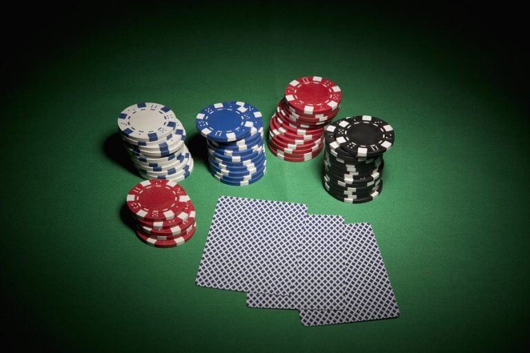 Chơi Poker có ích lợi gì mà thịnh hành đến vậy?