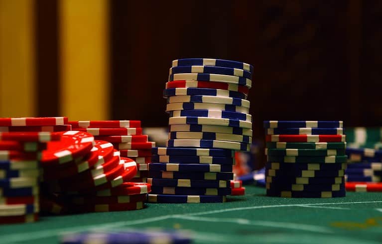 Những chiến thuật chơi Poker thông minh để đánh bại đối thủ dễ hơn