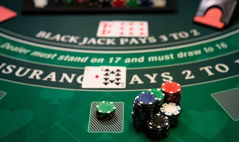 Mẹo giúp bạn chơi bài Blackjack luôn thắng để kiếm lợi nhuận